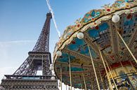 Draaimolen voor de Eiffeltoren in Parijs van Michel van Kooten thumbnail