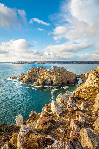 Rotskust bij het kasteel van Dinan, Crozon, Bretagne