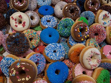 Donuts in alle kleuren van P van Beek