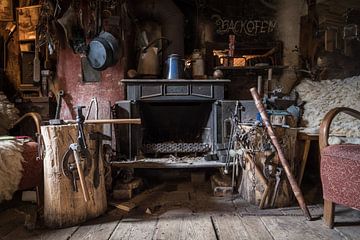 Salon rustique avec cheminée