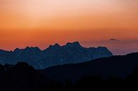 Sfeervol warm licht tijdens zonsondergang in de alpen van Hidde Hageman thumbnail