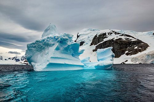 The icebergs of Antarctica
