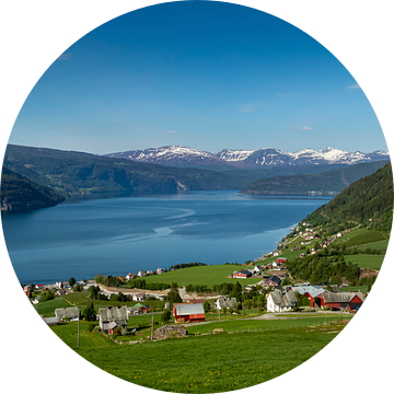 Uitzicht op Nordfjord, Noorwegen van Adelheid Smitt