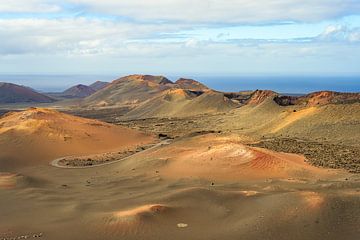 Vulkanlandschaft im Timanfaya Nationalpark auf Lanzarote von Michael Valjak