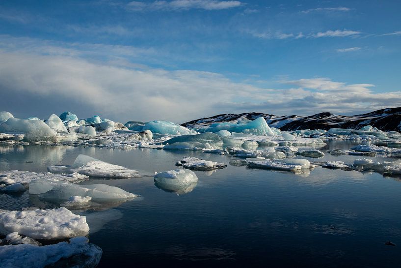 Iceland landscape. Jökulsárlón, Diamond Beach and the Vatnajökull Glacier by Gert Hilbink