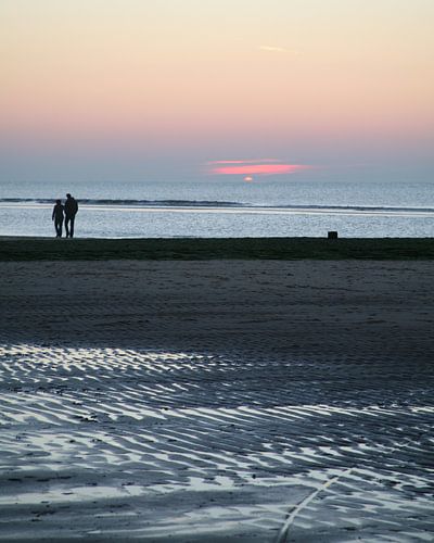 Zonsondergang op het strand in Callantsoog