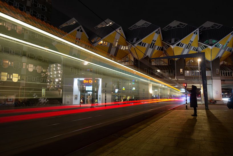 Rotterdam bij nacht (Blaak - kubuswoningen) van Chi