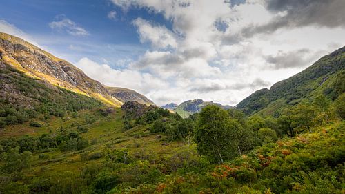 De magnifieke bergen van de Schotse Hooglanden
