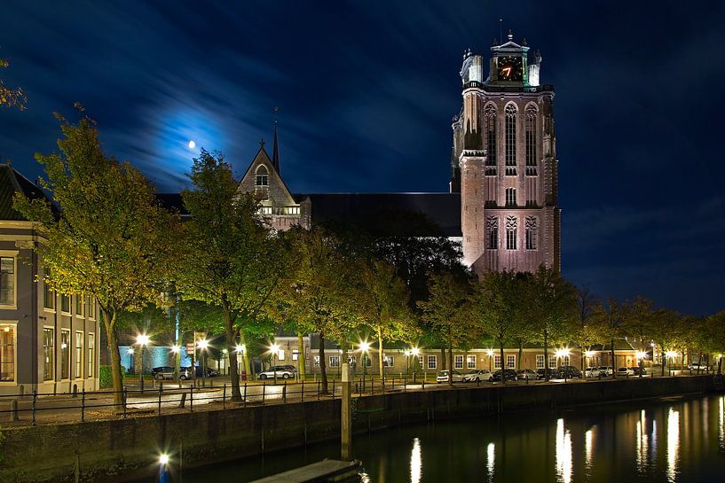 Grote Kerk Dordrecht in maanlicht van Anton de Zeeuw