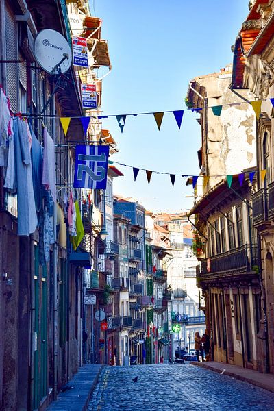 Porto van Justin Travel