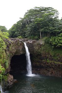 Rainbow falls van G. van Dijk