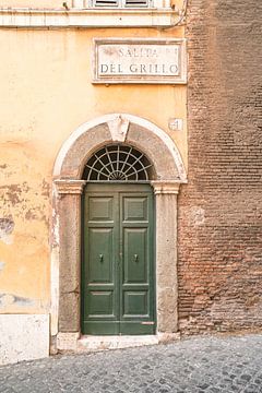 Grüne Haustür in Rom - Reisefotografie in Italien von Henrike Schenk