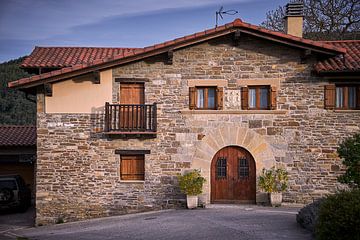 Casa de Campo in het dorpje Esquiroz pronkt in ochtendlicht van Ton Van Zeijl
