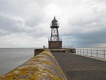 Pier met vuurtoren in Wilhelmshaven van Katrin May