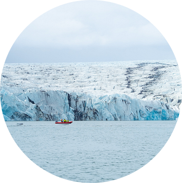 Rib boot en gletsjer bij Jökulsárlón in IJsland van Teun Janssen