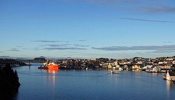 De haven van de stad  Kristiansund in Noorwegen van Aagje de Jong
