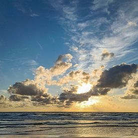 Sonnenuntergang am Strand von Erik Spijkerman