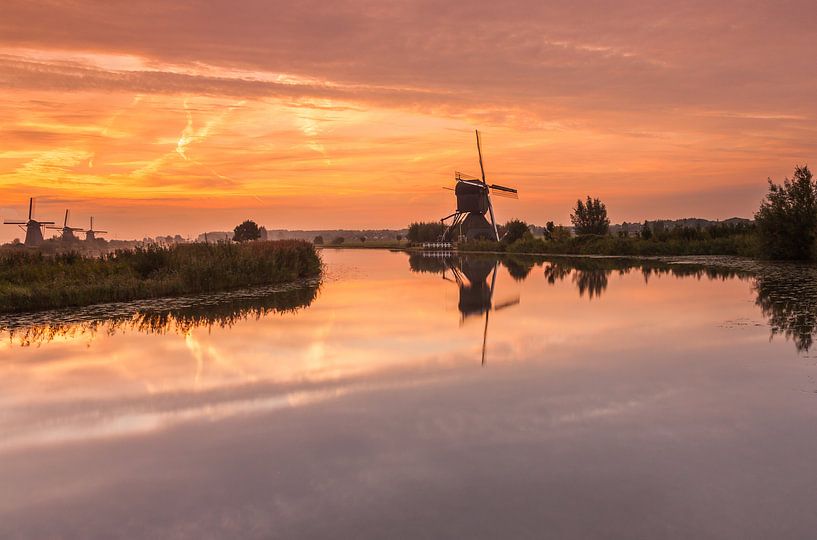 zonsopkomst kinderdijk van Ilya Korzelius