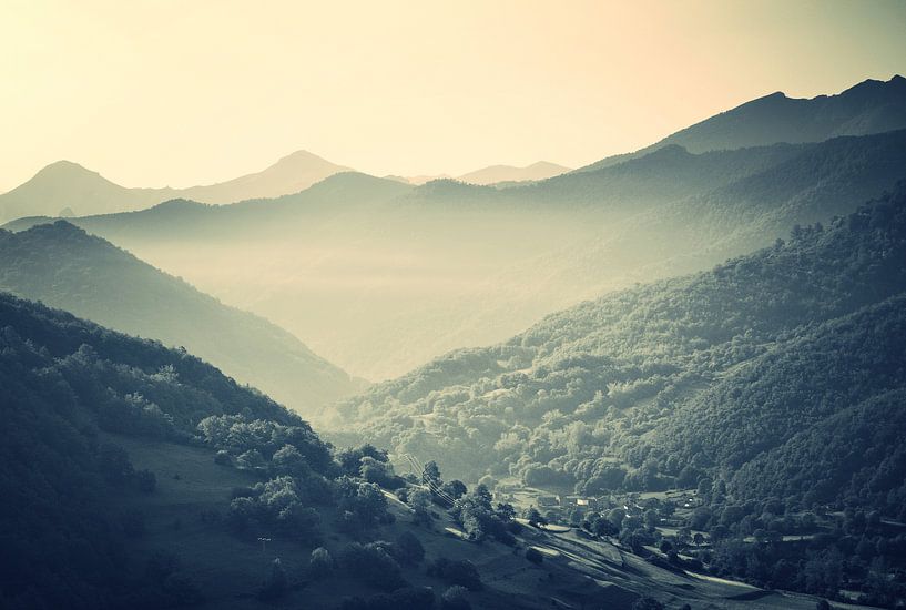 Fog in the mountains by Luuk de Vries