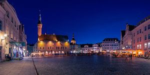 Panorama de la place de l'hôtel de ville à Tallinn