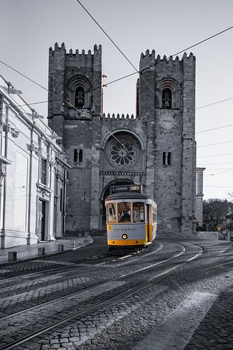 Tramway, église et vieilles ruelles à Lisbonne sur Fotos by Jan Wehnert