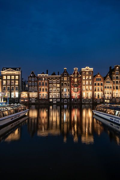 Tanzende Häuser auf dem Damrak, Amsterdam von Aldo Sanso