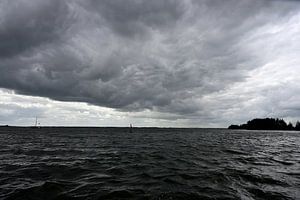 Bedrohlich auf dem Wasser