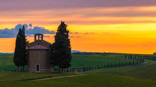 Zonsondergang bij Cappella della Madonna di Vitaleta