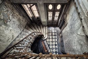Lieux abandonnés - un piano dans une ancienne villa sur Times of Impermanence