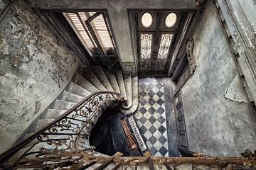 Lieux abandonnés - un piano dans une ancienne villa