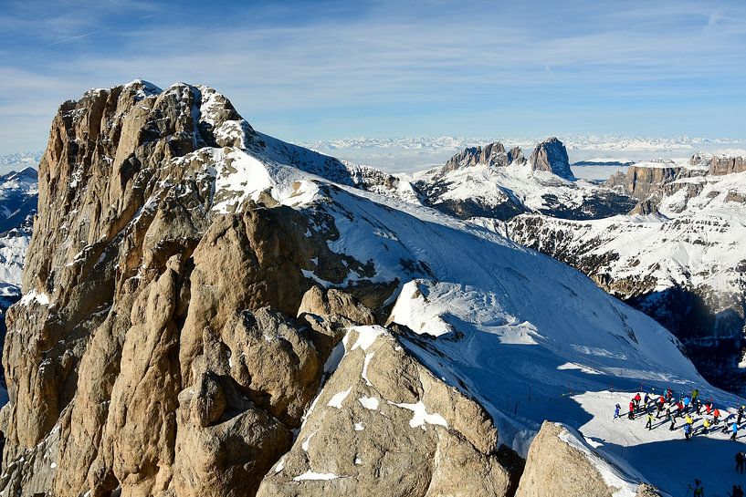 Départ pour la descente à ski de la Marmolada par Bettina Schnittert