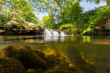 Waterfall in fast-flowing river by Matthijs de Vos