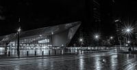 Une gare centrale de Rotterdam tranquille par une soirée d'automne pluvieuse par Arthur Scheltes Aperçu