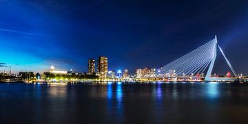Rotterdam blue hour Skyline von Rigo Meens