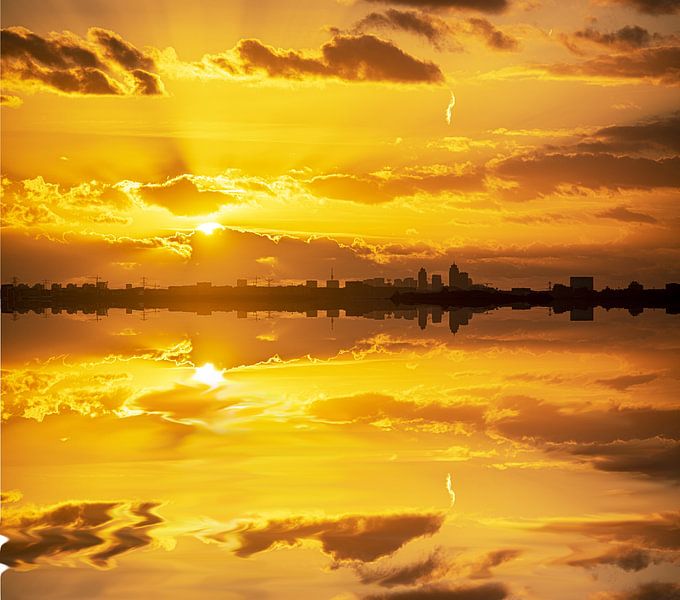 Skyline von Amsterdam mit untergehender Sonne. von Brian Morgan