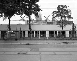 Landung auf dem Dach in Plagwitz - DDR-Interflug-Jet von Michael Moser