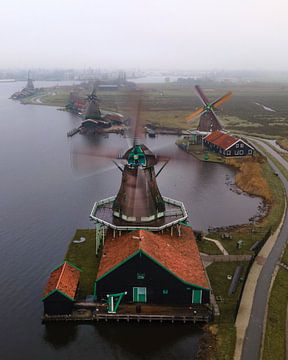 Drehende Mühlen bei der Zaanse Schans von Ewold Kooistra