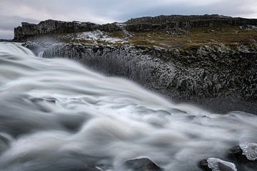 Dettifoss in IJsland, de meest krachtige waterval van West Europa van Gerry van Roosmalen