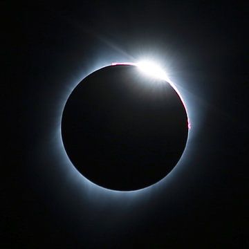 Total Eclipse - Diamond Ring  van Ruth Klapproth
