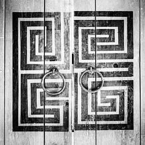Vieille porte en bois du temple Haeinsa Corée du Sud
