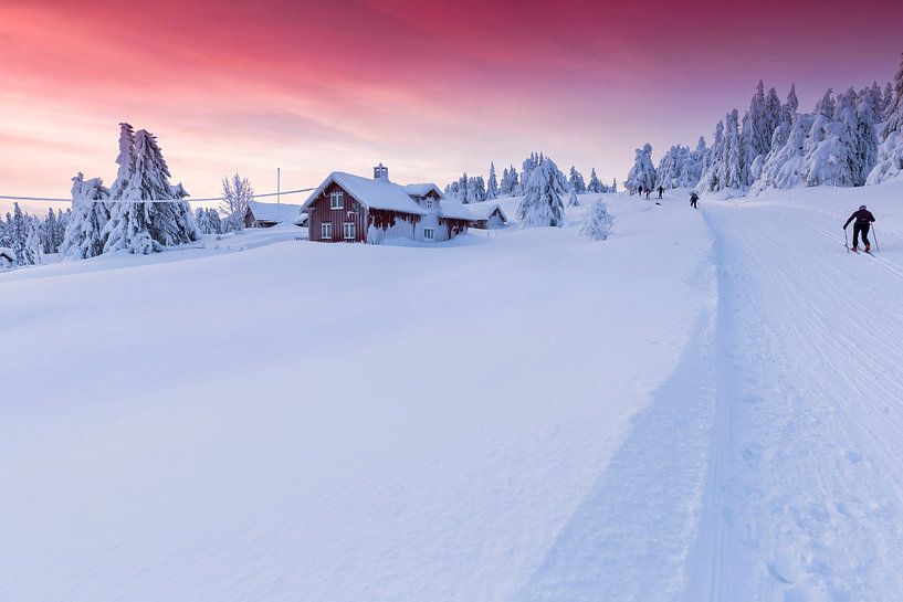 Coucher de soleil à Sjusjøen, près de Lillehammer, Norvège par Rob Kints