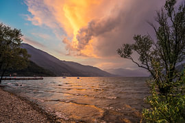 Stimmungsvoller Abend in Cannobio am Lago Maggiore von Annie Jakobs