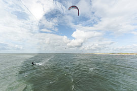 Kitesurfer op de Brouwersdam van Beate.fotopassie