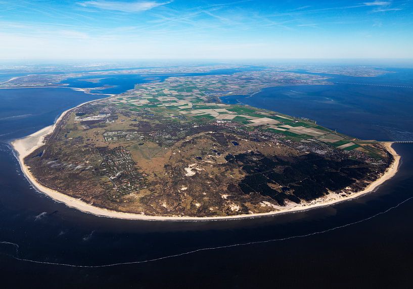 Overzicht van voormalig eiland Schouwen-Duiveland vanaf de Noordzee tussen Oosterschelde en Grevelin van Sky Pictures Fotografie