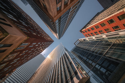 Toronto wolkenkrabbers, vertigo-blik omhoog met groothoeklens