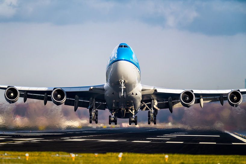 Queen of the Skies by Dennis Janssen
