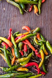 Bunte Chilischoten auf einem Markt in Mauritius