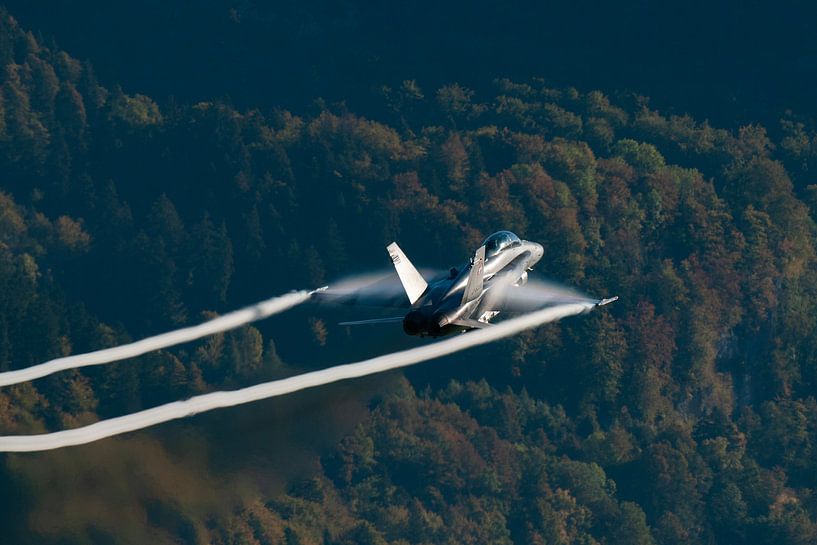 Schweizer F/A-18 an einem frühen Herbstmorgen von HB Photography