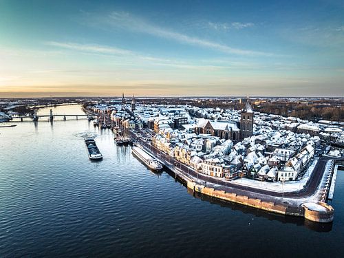 Kampen aan de IJssel tijdens een koude winter zonsopgang