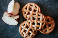 Dutch mini apple pie